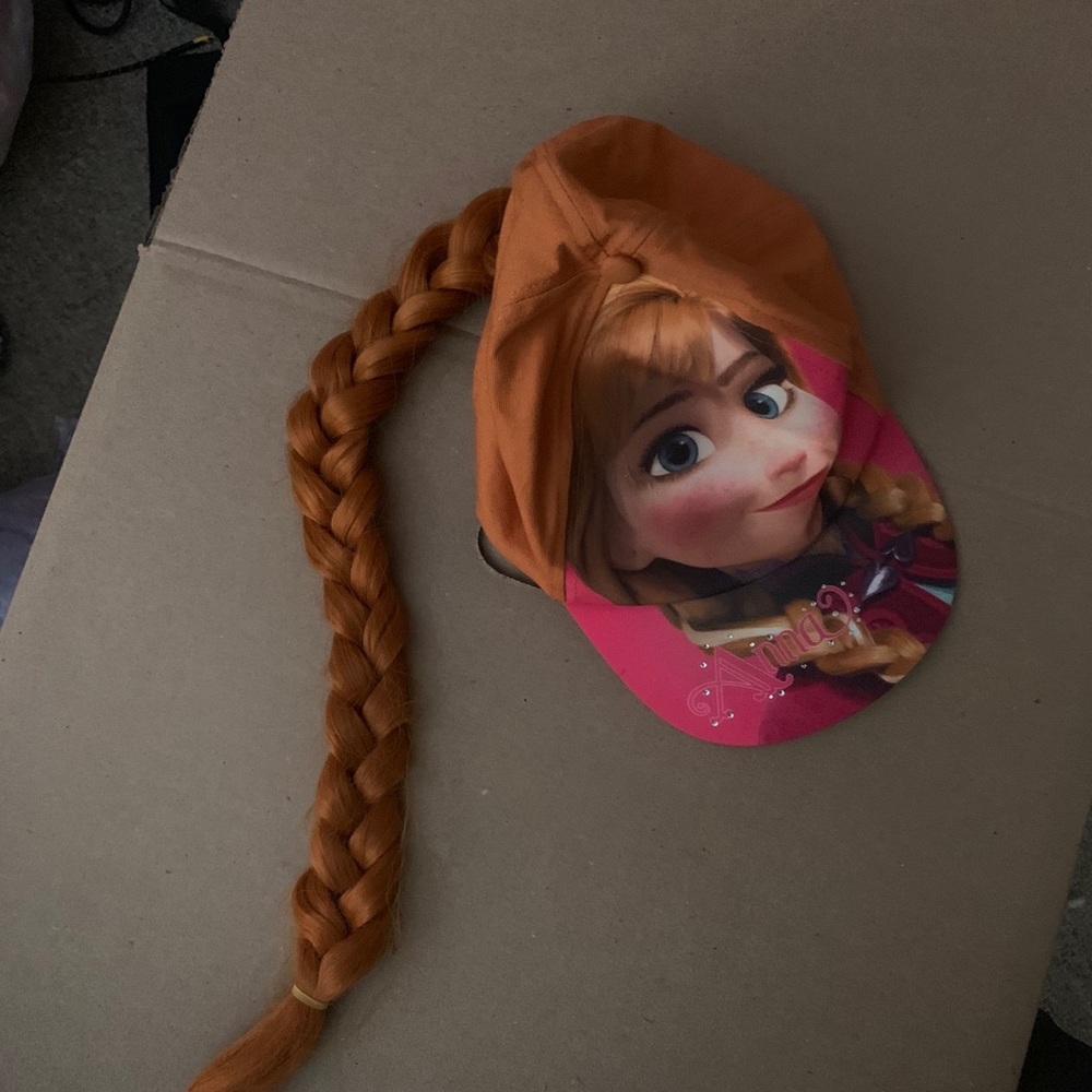 Anna hat with ponytail